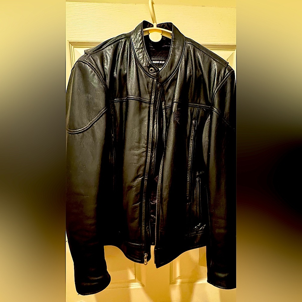 Harley Davidson leather riding jacket. Size: L
